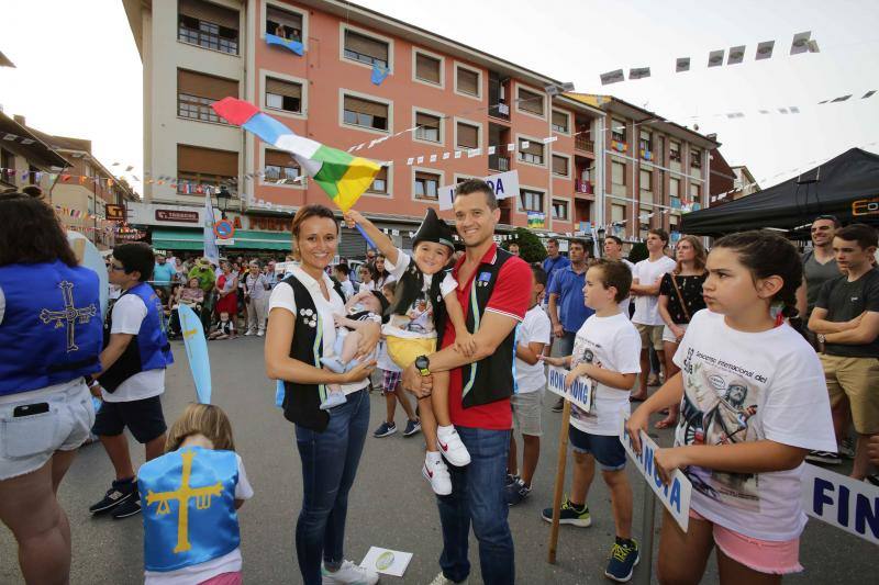 Ambas localidades tiñen sus calles de color para animar a vecinos y turistas a celebrar la gran fiesta de los concejos ribereños.