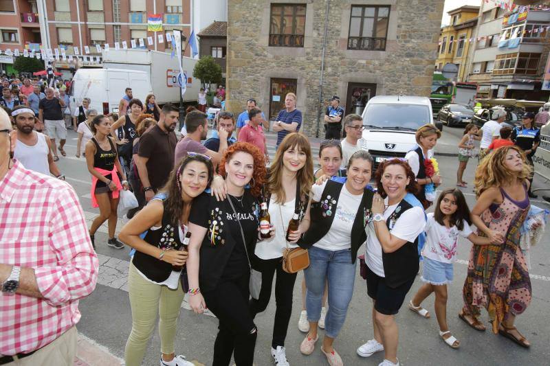 Ambas localidades tiñen sus calles de color para animar a vecinos y turistas a celebrar la gran fiesta de los concejos ribereños.