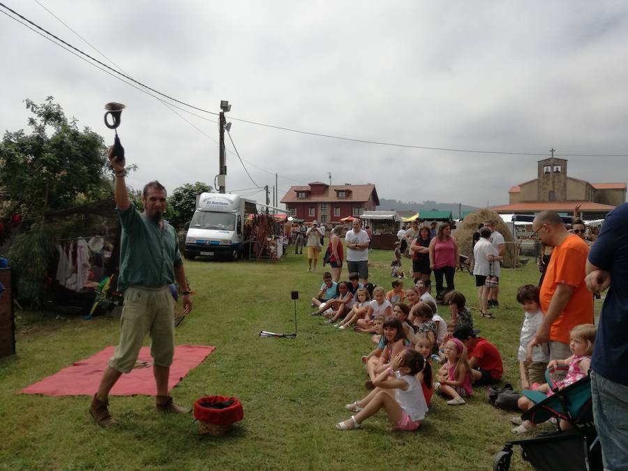 Oles, en Villaviciosa, celebra este fin de semana una nueva edición de su Mercáu Tradicional, una cita de Interés Turístico en la que las costumbres y oficios tradicionales son los auténticos protagonistas. 