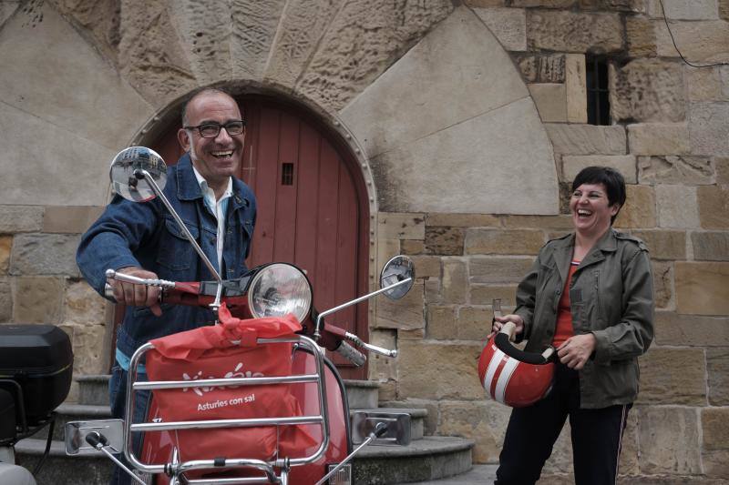 Una multitud de motos salieron de la plaza del Marqués en Gijón hacia Langreo para visitar la fábrica de cerveza Caleya.