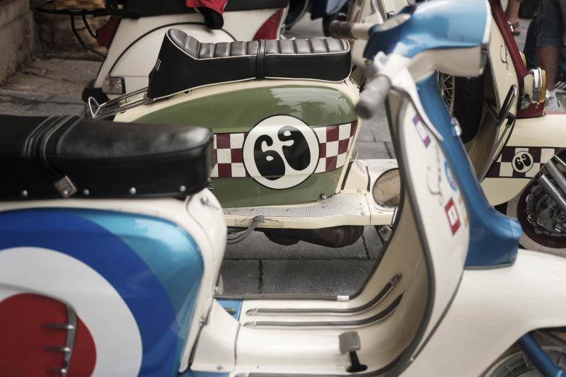 Una multitud de motos salieron de la plaza del Marqués en Gijón hacia Langreo para visitar la fábrica de cerveza Caleya.