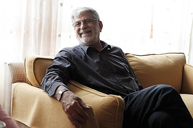 Alfonso Flórez el pasado jueves en su domicilio, en Gijón. 