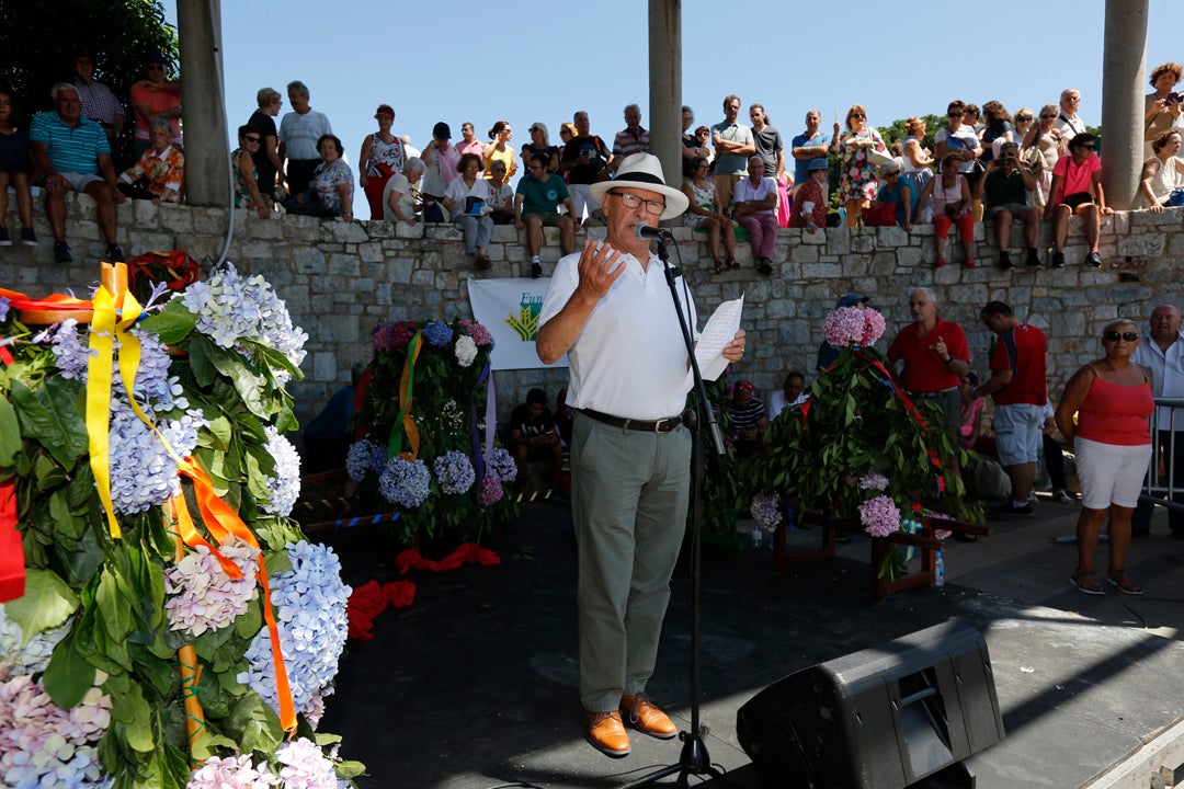 El baile de la Danza Prima y la jira en el cerro de Santa Catalina han protagonizado, un año más, los actos del Día de Asturias en Gijón.