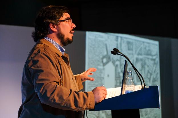 Álvaro Solano, durante su ponencia en el estand de Oviedo. 