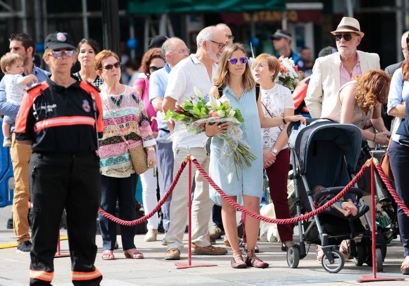 Gijón rinde homenaje a Gaspar Melchor de Jovellanos con la tradicional misa en la capilla de los Remedios y la ofrenda floral frente a su estatua