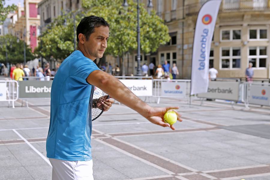 Los tenistas participaron en un clinic con los jóvenes jugadores de la escuela del Club Tenis Gijón.