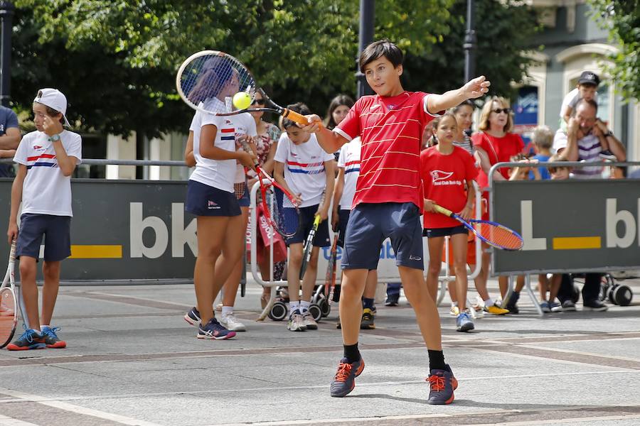 Los tenistas participaron en un clinic con los jóvenes jugadores de la escuela del Club Tenis Gijón.