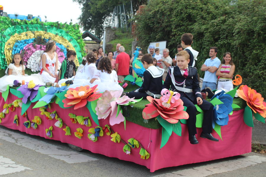 Superhéroes, duendes y mariposas participaron en la marcha que cierra cuatro días de fiestas en honor a Santiago 