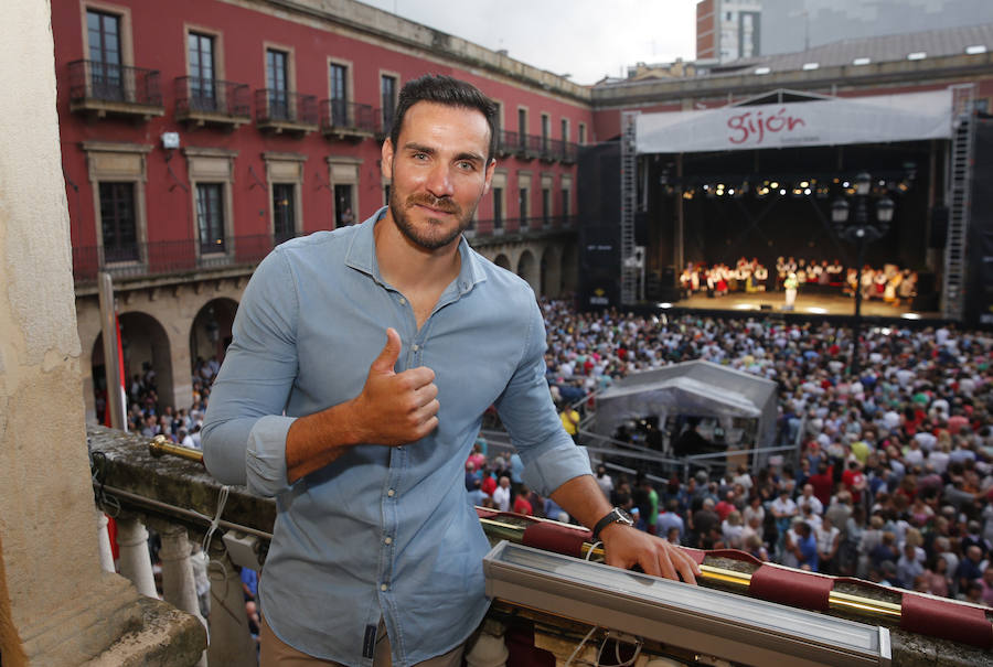 El piragüista olímpico se agarró al micrófono con un inmenso agradecimiento en la garganta y una expresiva y expresa invitación a la fiesta