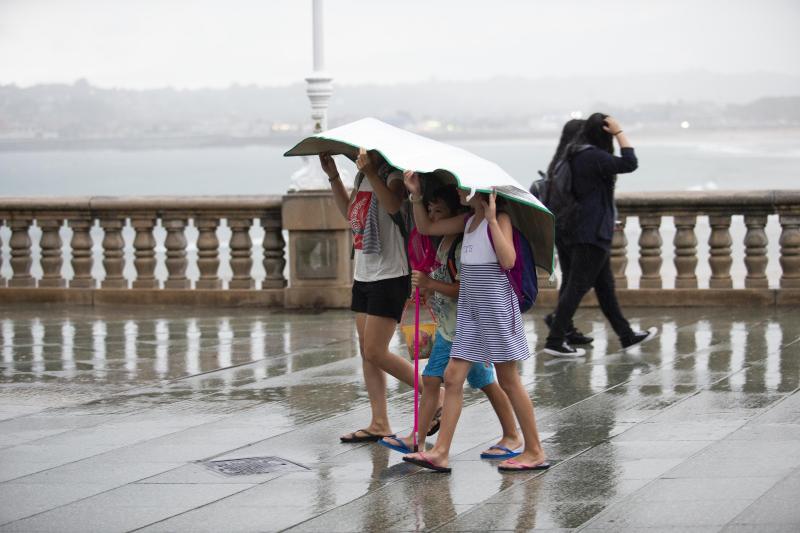 Solo dos días después de dejar atrás la ola de calor, Asturias está en aviso amarillo por fuertes lluvias que afectarán, sobre todo, al litoral y área suroccidental.