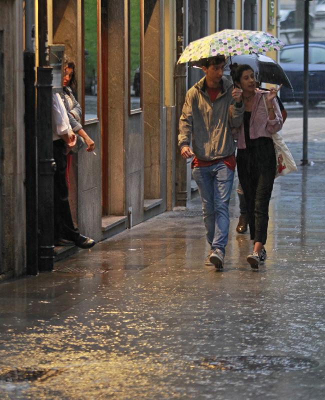 Solo dos días después de dejar atrás la ola de calor, Asturias está en aviso amarillo por fuertes lluvias que afectarán, sobre todo, al litoral y área suroccidental.