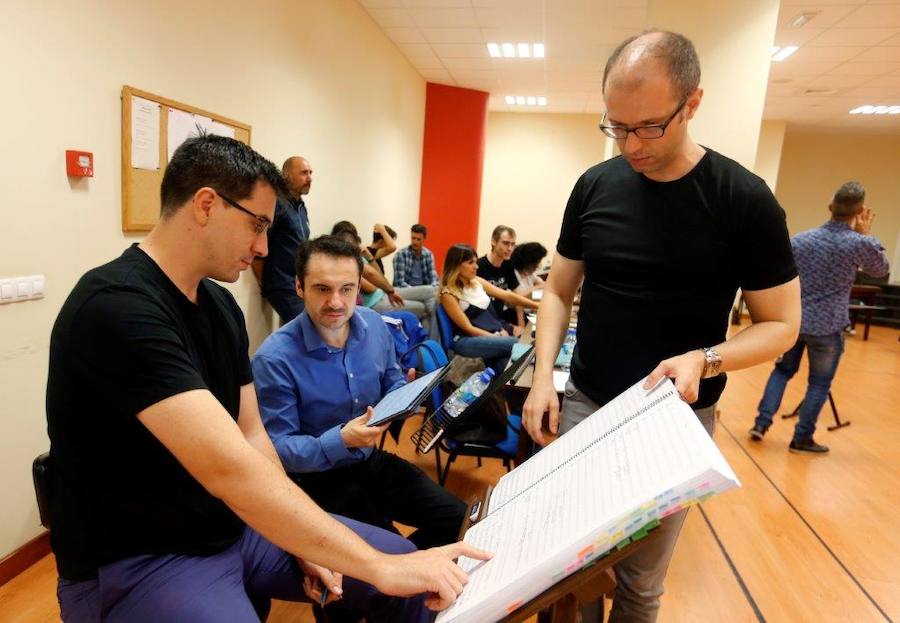 La producción asturiana que abrirá la Temporada de Ópera realizó también un casting de figurantes en el teatro ovetense.