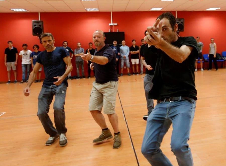 La producción asturiana que abrirá la Temporada de Ópera realizó también un casting de figurantes en el teatro ovetense.