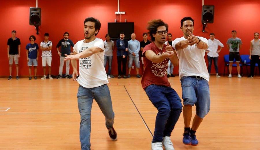 La producción asturiana que abrirá la Temporada de Ópera realizó también un casting de figurantes en el teatro ovetense.