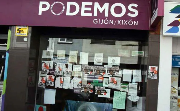 La sede de Podemos Gijón, de nuevo empapelada con pasquines fascistas