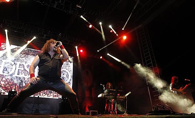 Warcry, la propuesta más cañera de la Semana Grande, triunfó con su potente directo. 