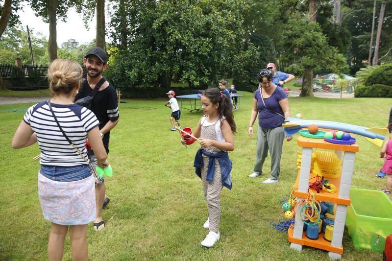 El jardín gijonés estuvo repleto de niños disfrutando de todas las actividades destinadas a ellos con motivo de la Semana Grande.