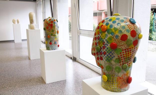 arte de la obra de Juan Pérez expuesta ahora en la Factoría Cultural de Avilés.