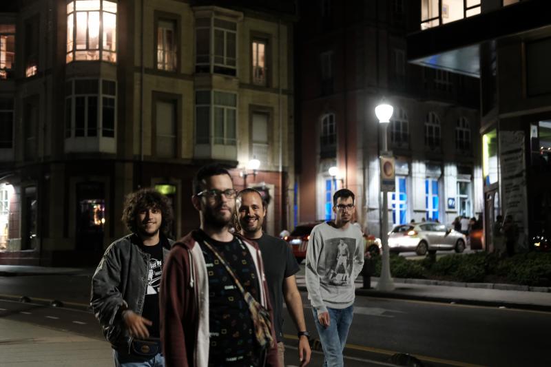 Miles de gijoneses y visitantes disfrutaron de una noche de fiesta con el gran espectáculo de los Fuegos como protagonista