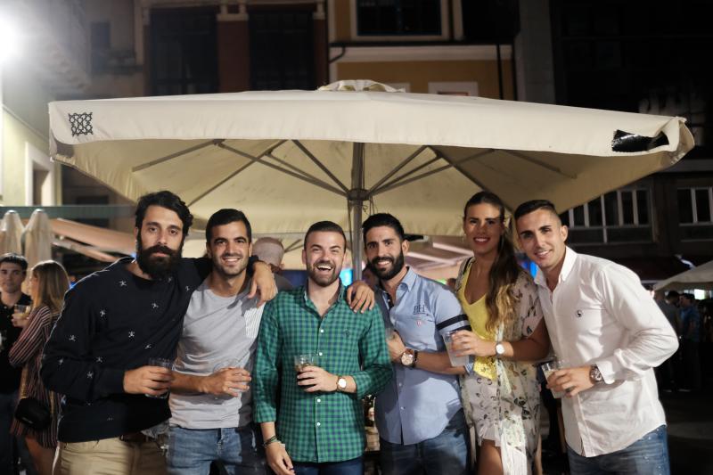 Miles de gijoneses y visitantes disfrutaron de una noche de fiesta con el gran espectáculo de los Fuegos como protagonista