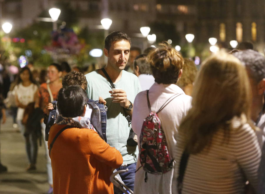 Miles de gijoneses y visitantes disfrutaron de una noche de fiesta con el gran espectáculo de los Fuegos como protagonista