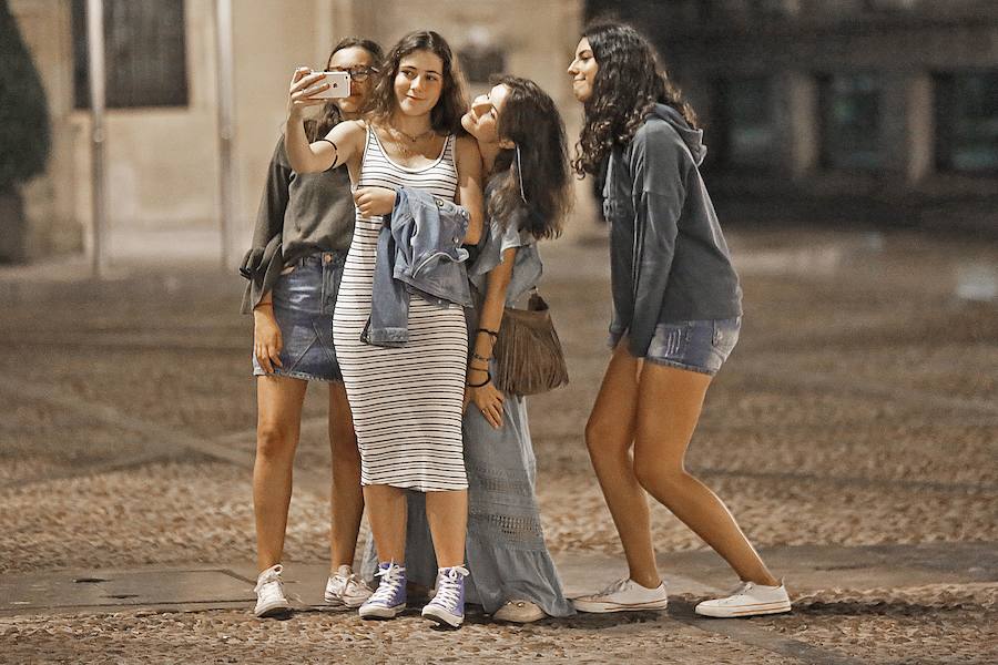 Miles de gijoneses y visitantes disfrutaron de una noche de fiesta con el gran espectáculo de los Fuegos como protagonista