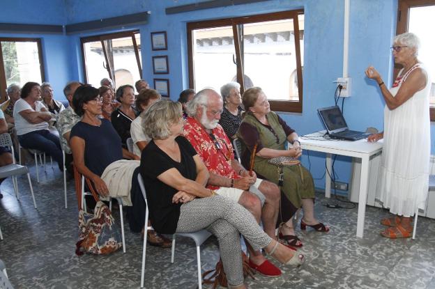 Carmen Álvarez, ayer en el Club Náutico de San Esteban de Pravia. 