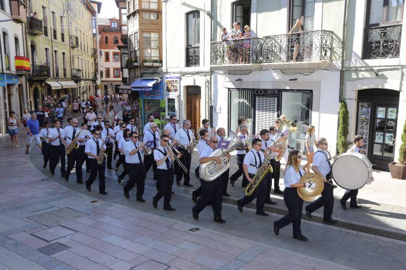 En la localidad llanisca de Andrín se celebra Nuestra Señora, festividad declarada de interés turístico regional. En Poo también se celebra Nuestra Señora con procesión por la calles de la localidad. Y, en Llanes capital, se festeja Nuestra Señora, la patrona, con una procesión por las calles del centro de la villa con la imagen de Nuestra Señora. 
