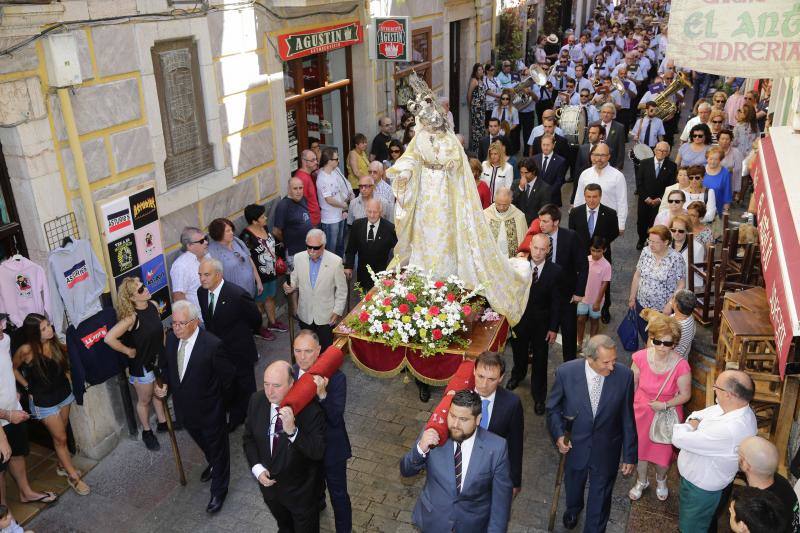 En la localidad llanisca de Andrín se celebra Nuestra Señora, festividad declarada de interés turístico regional. En Poo también se celebra Nuestra Señora con procesión por la calles de la localidad. Y, en Llanes capital, se festeja Nuestra Señora, la patrona, con una procesión por las calles del centro de la villa con la imagen de Nuestra Señora. 