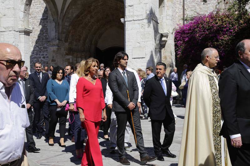 En la localidad llanisca de Andrín se celebra Nuestra Señora, festividad declarada de interés turístico regional. En Poo también se celebra Nuestra Señora con procesión por la calles de la localidad. Y, en Llanes capital, se festeja Nuestra Señora, la patrona, con una procesión por las calles del centro de la villa con la imagen de Nuestra Señora. 