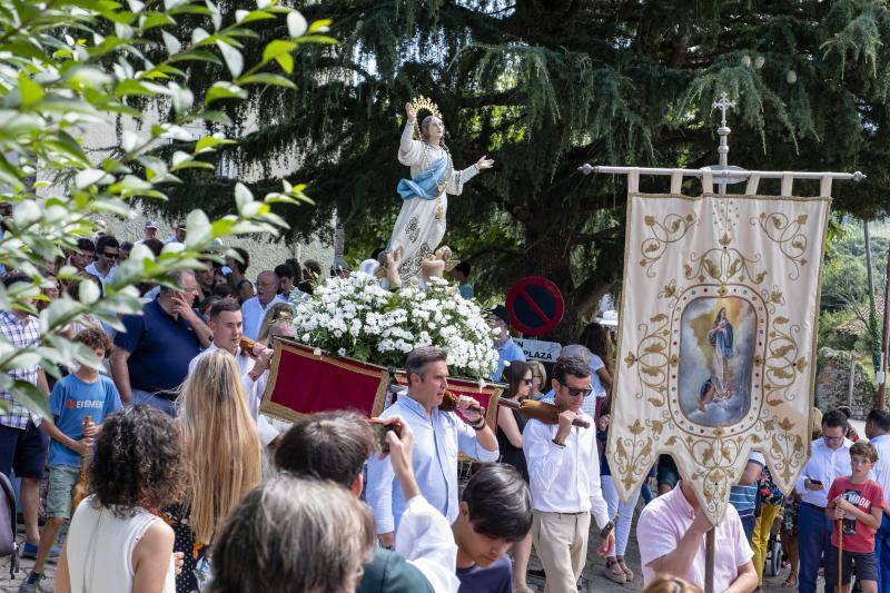 En la localidad llanisca de Andrín se celebra Nuestra Señora, festividad declarada de interés turístico regional. En Poo también se celebra Nuestra Señora con procesión por la calles de la localidad. Y, en Llanes capital, se festeja Nuestra Señora, la patrona, con una procesión por las calles del centro de la villa con la imagen de Nuestra Señora. 