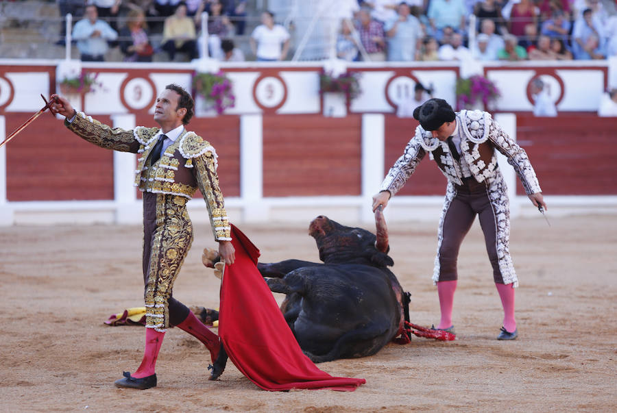 Los toros de El Freixo, ganadería propiedad de 'El Juli', mansurronearon y no ayudaron a los diestros