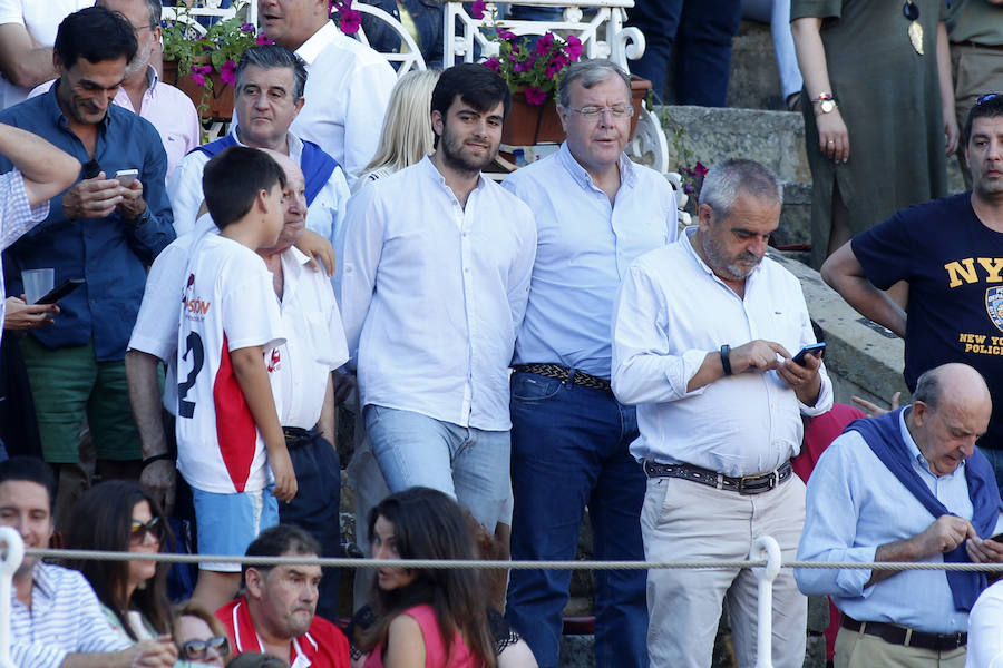 Los toros de El Freixo, ganadería propiedad de 'El Juli', mansurronearon y no ayudaron a los diestros