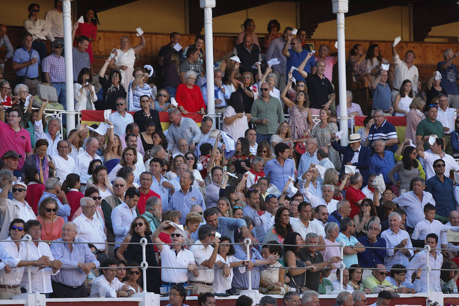 Los toros de El Freixo, ganadería propiedad de 'El Juli', mansurronearon y no ayudaron a los diestros