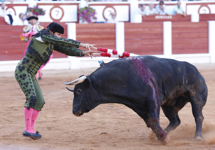 Los toros de El Freixo, ganadería propiedad de 'El Juli', mansurronearon y no ayudaron a los diestros