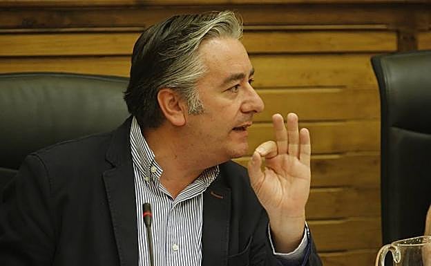 El portavoz del PP durante el Pleno sobre la investigación.