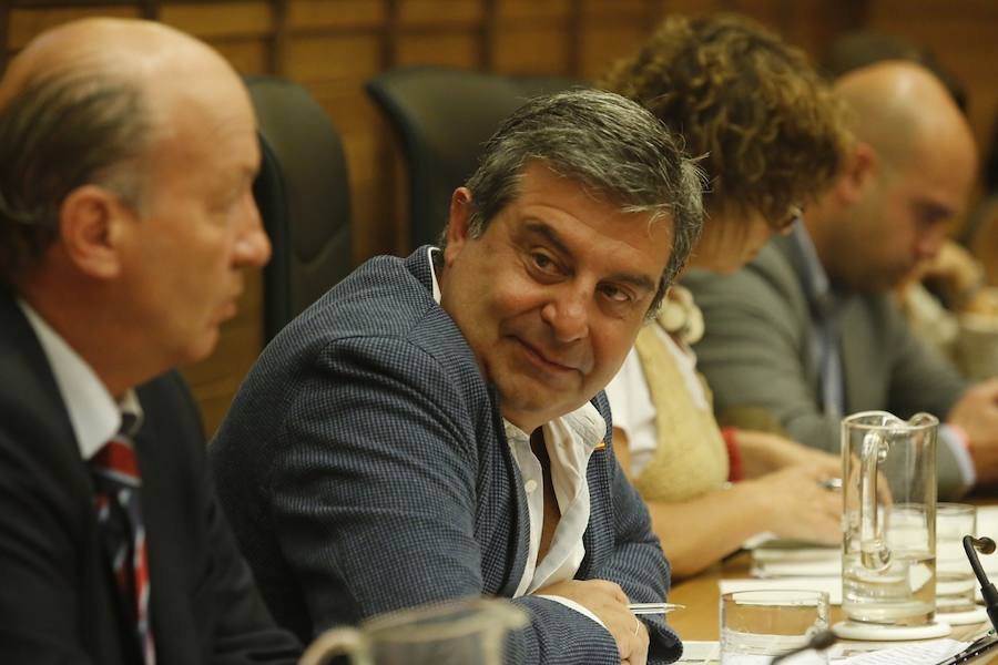 La alcaldesa de Gijón, Carmen Moriyón, ha comparecido en sesión extraordinaria para hablar sobre la vinculación del Ayuntamiento con la llamada trama 'Enredadera'.