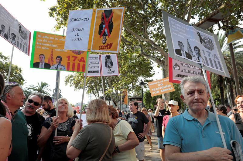 Barcelona recuerda a las víctimas de los atentados de Las Ramblas y Cambrils un año después.