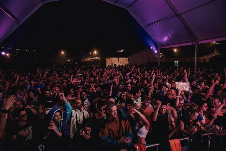 El festival de música electrónica prevé la visita de 30.000 personas durante todo el fin de semana en las inmediaciones de Arriondas.