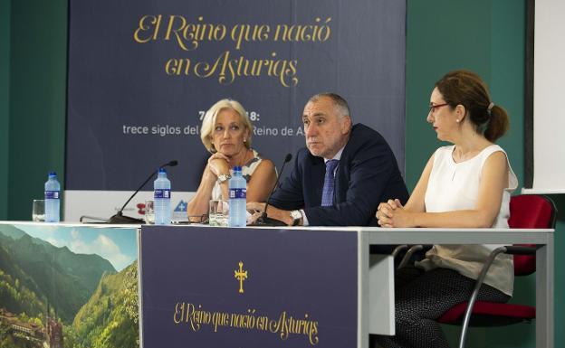 Elena Marañón, Benigno Fernández Fano y Paz Orviz, en la presentación. 