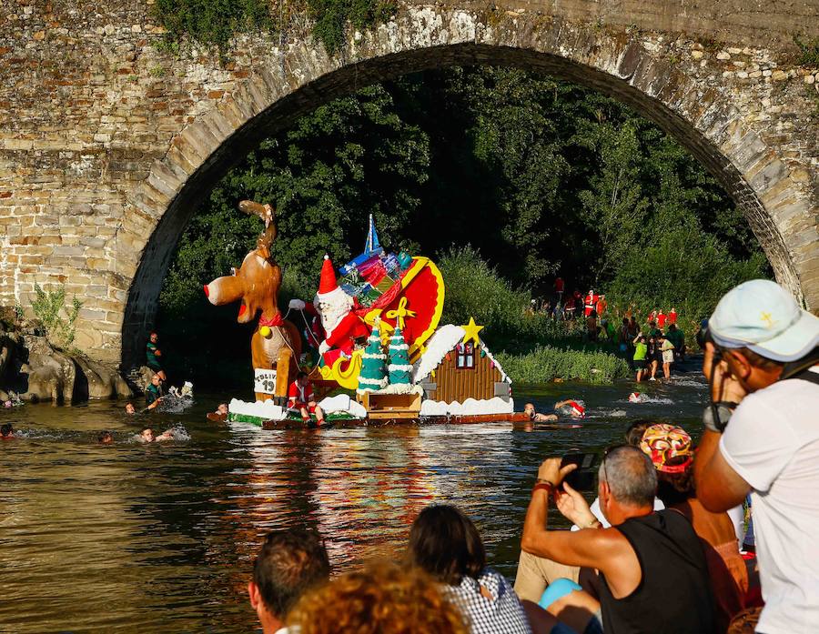 Esta celebración reúne en Laviana a multitud de jóvenes con ganas de lanzarse al agua con sus carrozas. 
