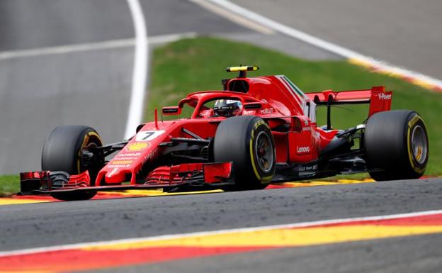 El Ferrari de Kimi Räikkönen, durante los entrenamientos libres. 