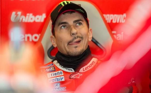 Jorge Lorenzo en el box de Silverstone