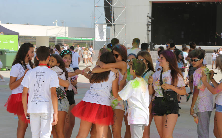 Miles de personas han cubierto el Niemeyer de colores con la celebración de esta fiesta que celebra la alegría