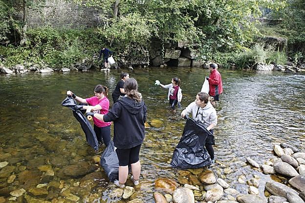 Sextaferia para limpiar el río Nalón tras el Descenso