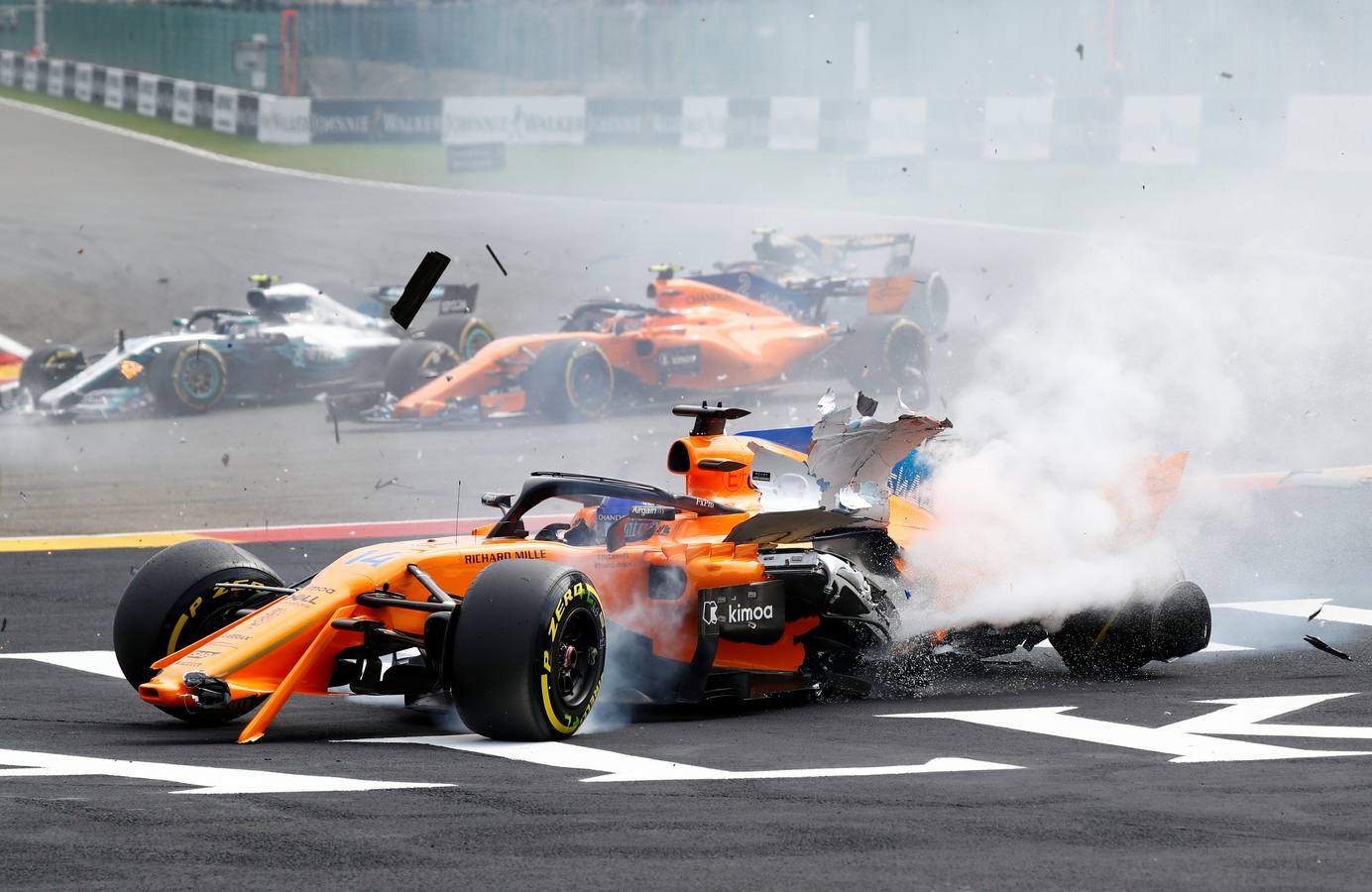 Fotos: Las imágenes del brutal accidente de Fernando Alonso