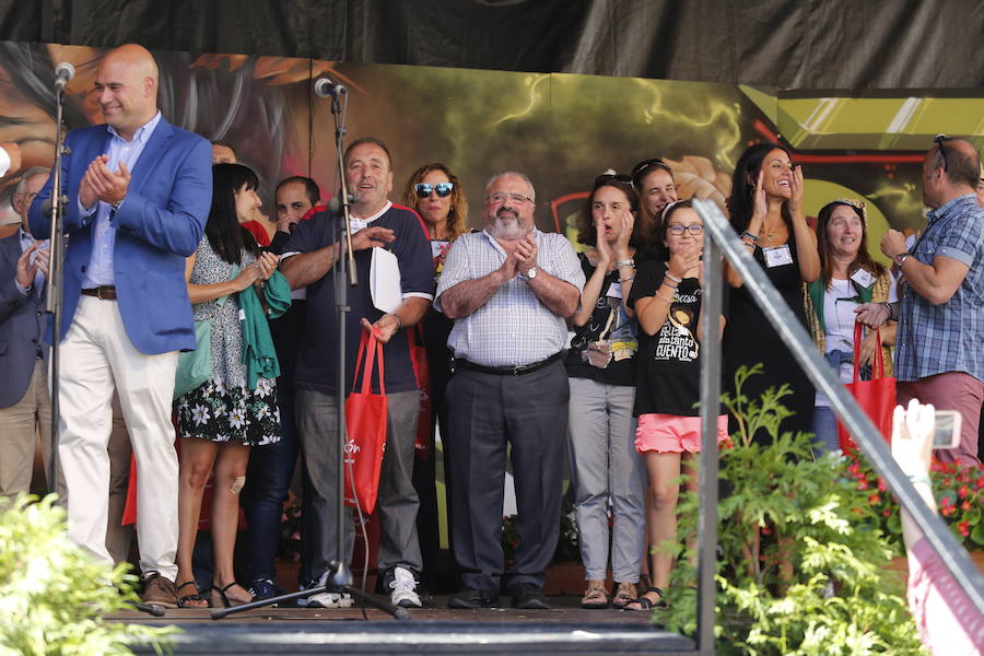 Un año más la traficional cita en la plaza Mayor contó con una gran afluencia de personas que pudieron disfrutar de unos culinos de sidra gratis