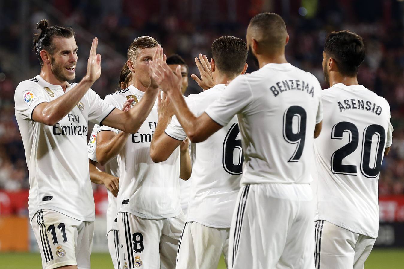 Los jugadores del Real Madrid celebran un gol. 