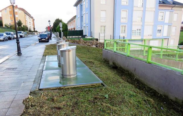 Los nuevos cubos marrones se instalarán en las mismas baterías de recogida selectiva existentes en el casco urbano de Candás. 