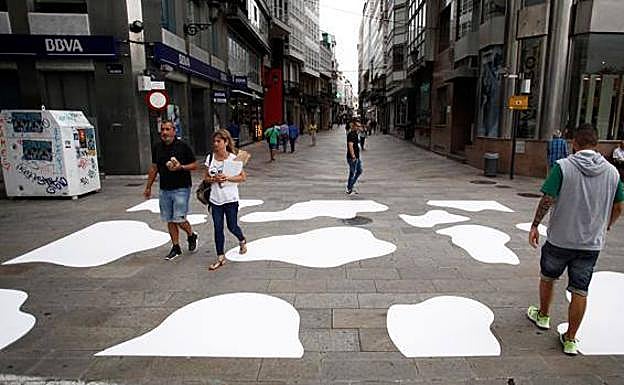 La Coruña convierte los pasos de cebra en 'pasos de vaca'